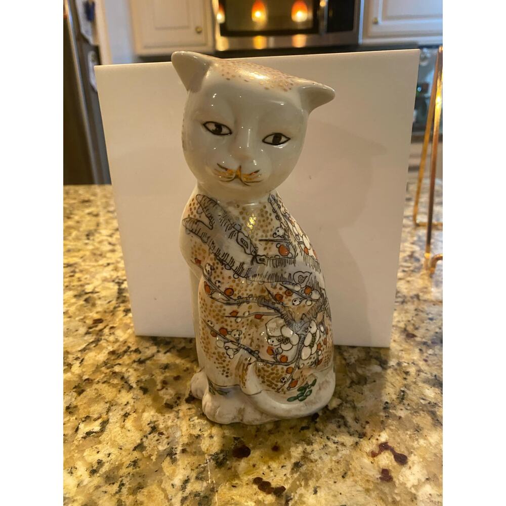 Vintage Chinese Porcelain Cat Figurine Tobacco Leaf Chinoiserie 24k Gold 7"